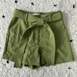 Gorgeous Aritzia Wilfred pistachio coloured shorts size 6
